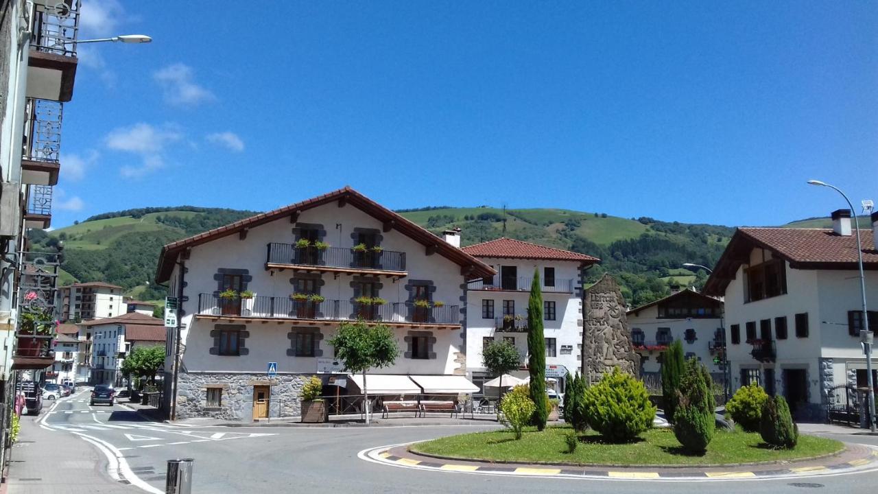 Hostal-Cicloturismo Lopenea Leitza  Extérieur photo